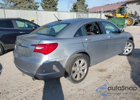 2013 Chrysler 200 Touring z USA, uszkodzony, nr VIN 1C3CCBBB0DN570222